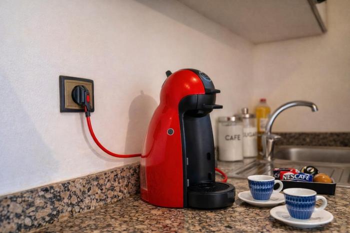 Great apartment with pool Train station 1 min away