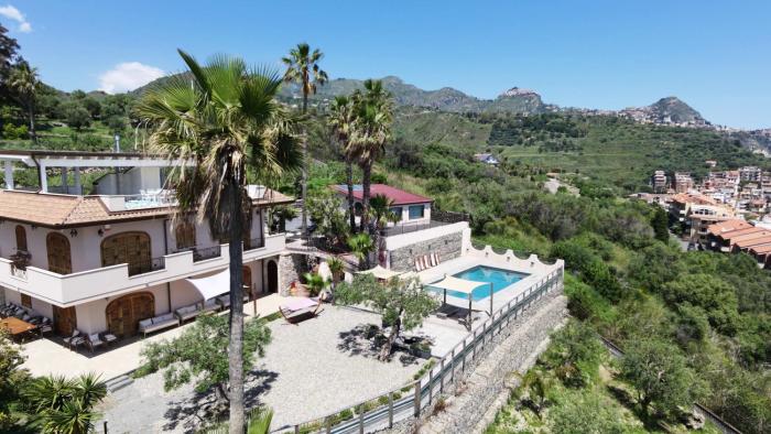 LUXURY VILLA Vittorianna Etna- Taormina & Seaview with Pool