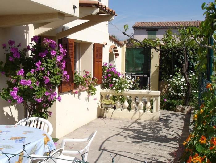 ANTIBES 06 2P RDJ Villa Ideal pour couple avec enfants