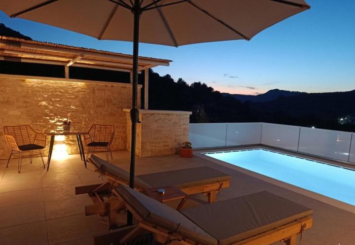 Lux Studios With Private Pool by ILIOS Georgioupoli