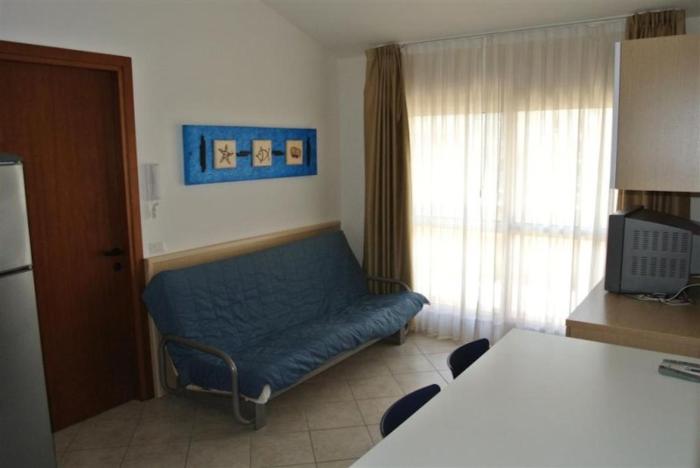 Enjoy your holiday 80m from the beach