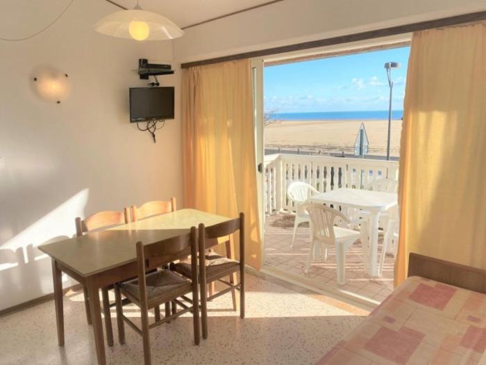 Seafront villa with fenced yard and sea views
