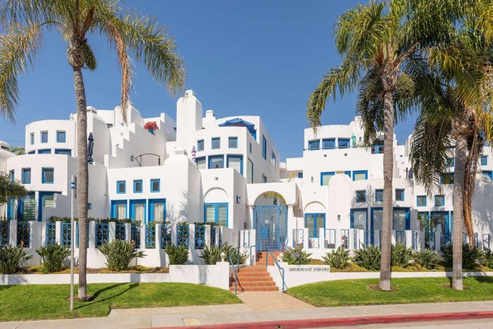 Walk to Water & Shops Ocean Views Villa