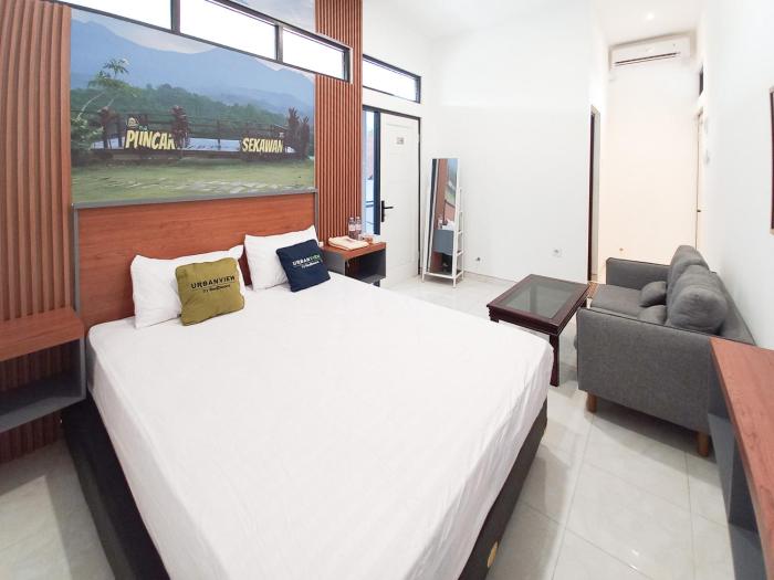 Urbanview Semeru Guesthouse near Stasiun Blitar