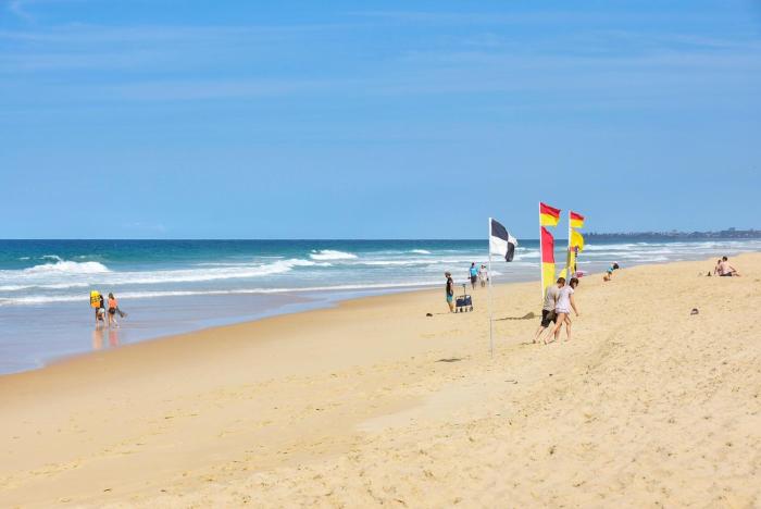 Perfect Location 4BR Home Warana - 200m to Beach!