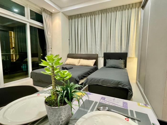 Nice Kuching City Center Riverine Apartment With Balcony and Garden views