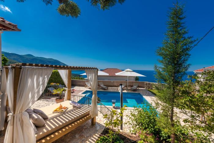 Villa Platanus with Private Pool & Sea View