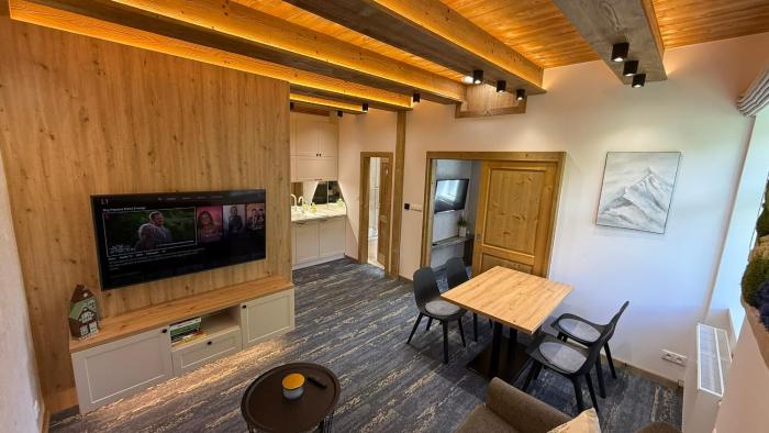 Mountain Peak Apartment