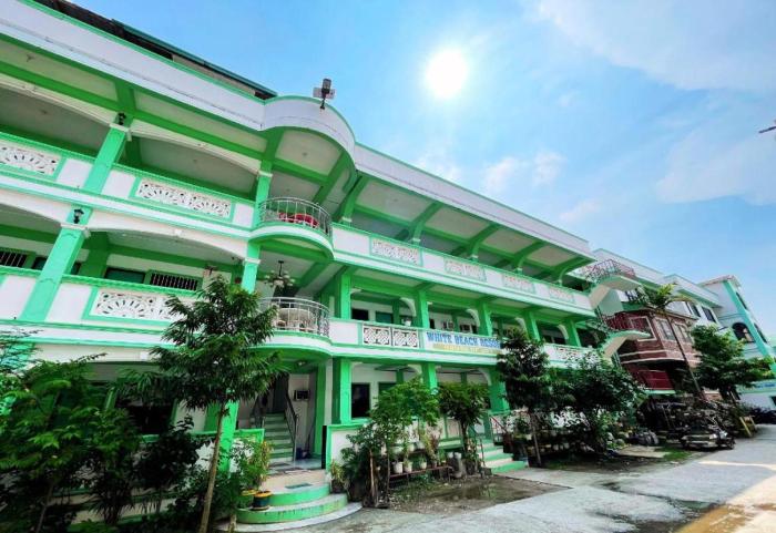 White Beach Resort Puerto Galera powered by Cocotel