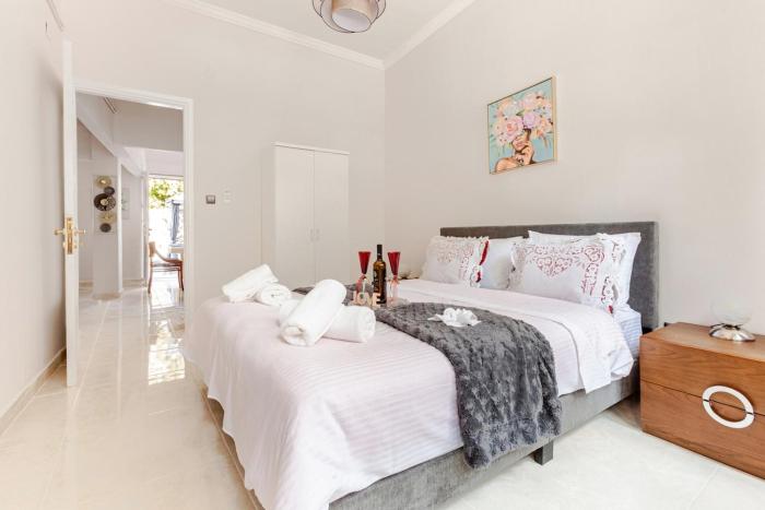 Enora Loutraki Guesthouse