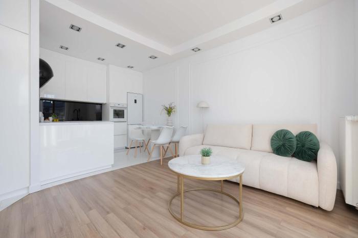 Stylish Apartment with Parking in Warsaw Wilanow District by Noclegi Renters