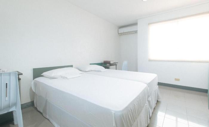 Cara Celine Dormtel by RedDoorz near Taft