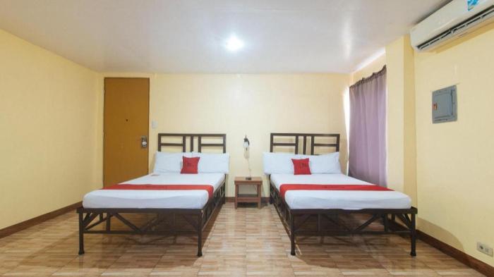 RedDoorz @ Elegance Guest House near NAIA T3