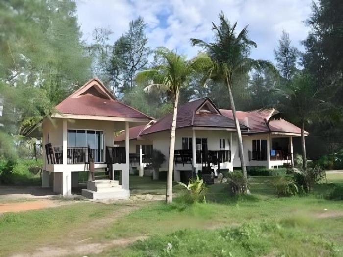 Pranee Beach Bungalows