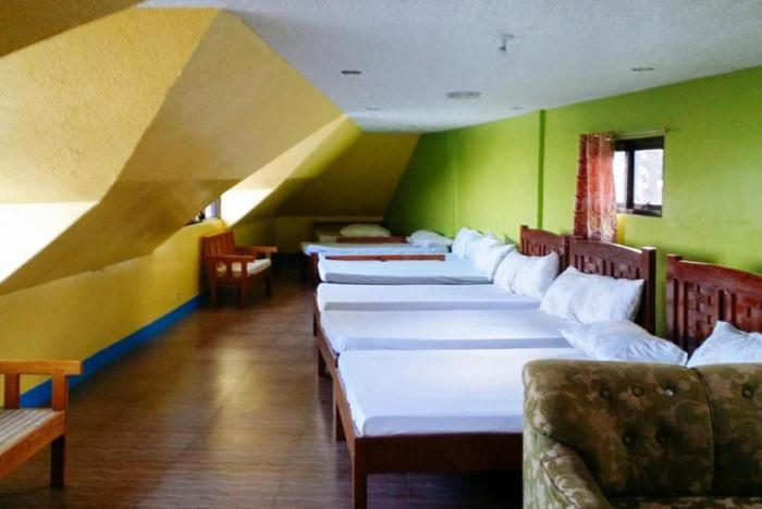 RedDoorz Hostel @ Baguio Tourist Cabin
