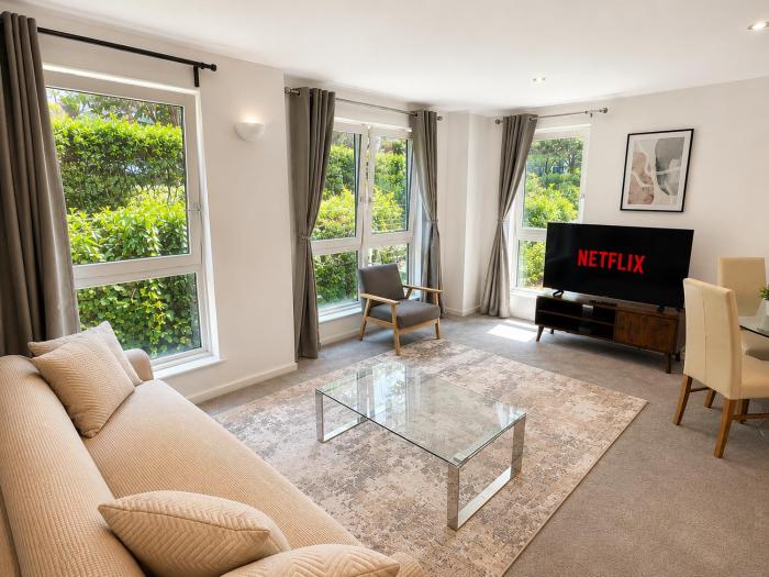 Luxury Apartment Near Chelsea & Imperial Wharf