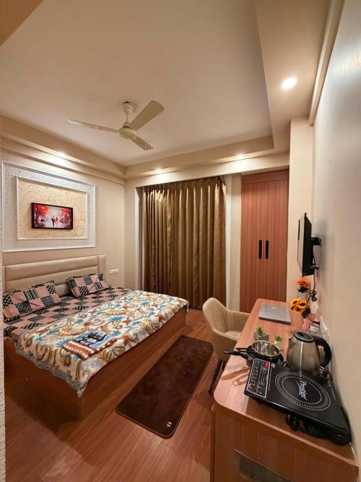 Comfy Stay at ITC Omaxe Greater Noida Alpha 2