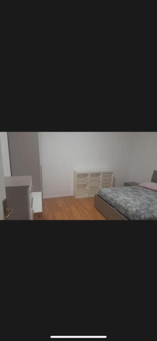4 People flat