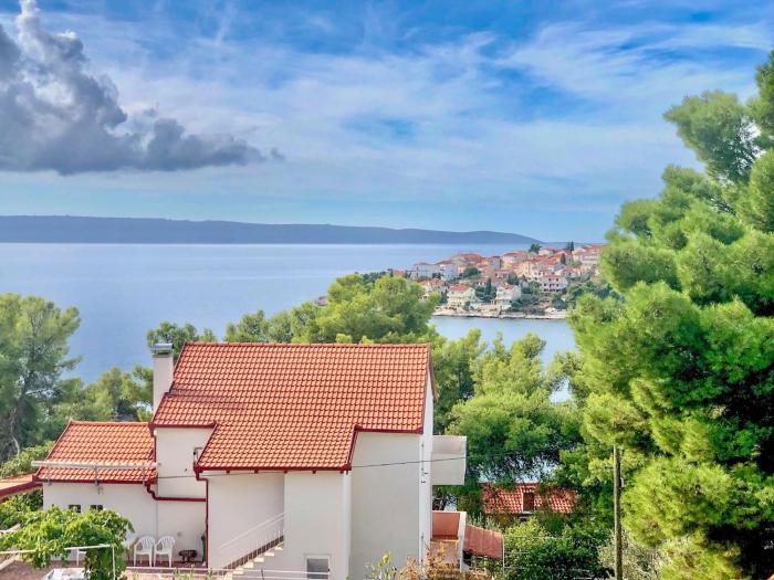 Luxury Sea View Apartment 100m from Beach with Sunlit Terrace Okrug Gornji Salena