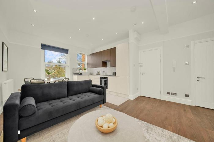 High Spec 2 Bedroom Apartment near West Kensington