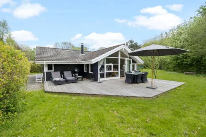 Cozy Cottage Just 200 M From The Beach