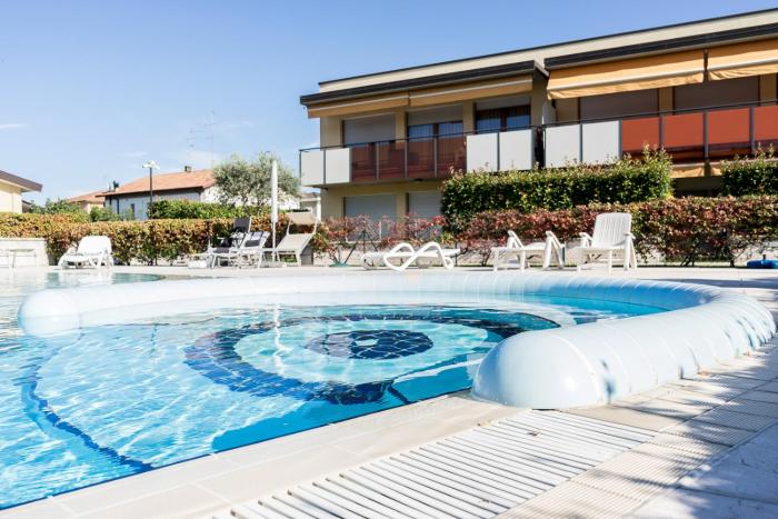 Luminoso Appartamento con piscina secondo piano