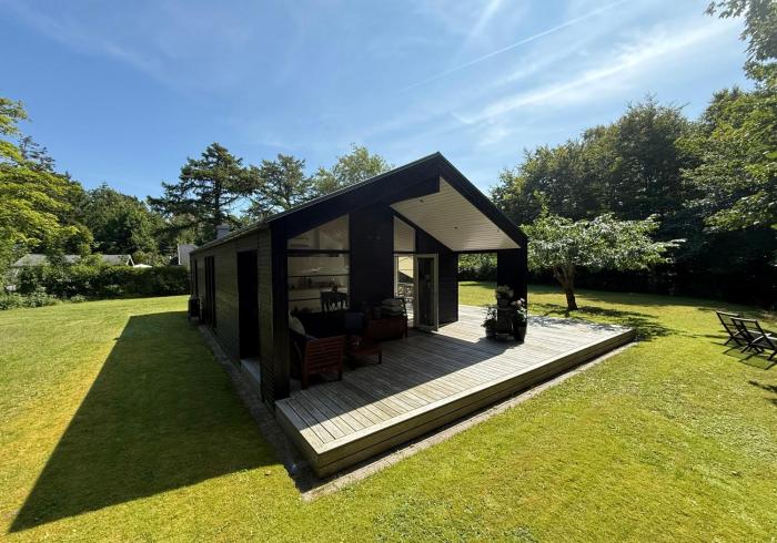 Modern And Stylish Summer Cabin
