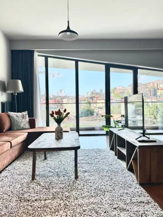 Big and New Apt Taksim