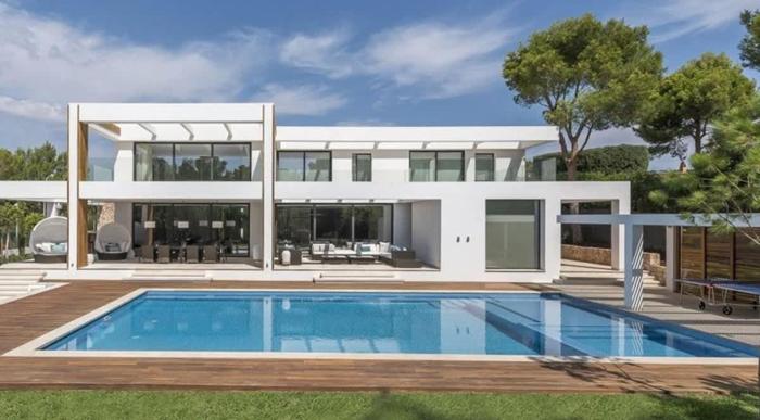 Villa with pool and beautiful garden in Santa Pons