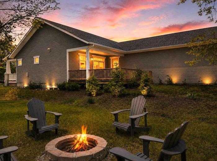 Duneside Retreat - Bonfire - BBQ - Downtown Access - Family Friendly