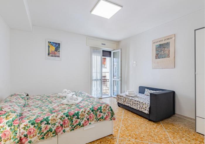 The BrightSide Pisa, Family & Friends Flat with 2 Bathrooms, Balconies & Moto Garage