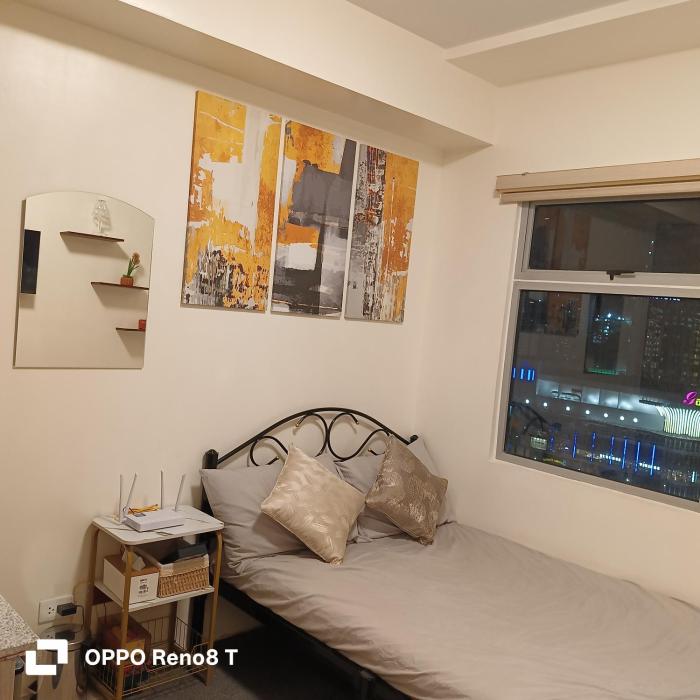 GoldyRich Staycation Plàce-Urban Deca Tower Cubao