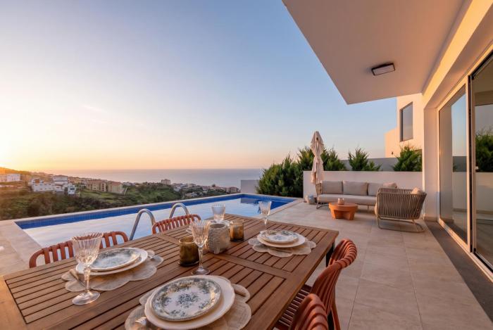 Sunny Ocean View Villa - Calma