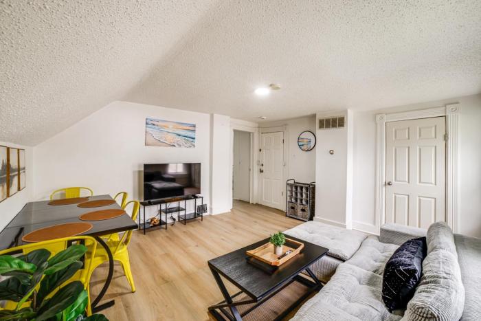 Walkable Apt in Dtwn Michigan City! 2 Mi to Beach