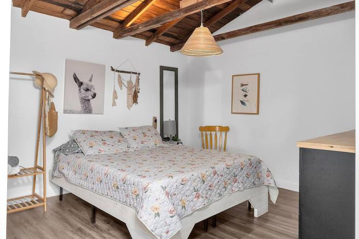 Private Studio Cabin steps from Calle 8