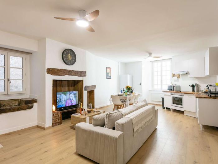 Appartement de caractère, 4 pers, village médiéval Martel, Animaux admis, WiFi gratuit - FR-1-828-15
