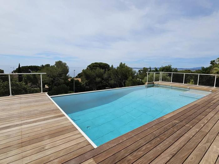 Villa Californienne avec Piscine Privée et Climatisation - FR-1-768-37