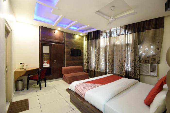Hotel O Maa Residency