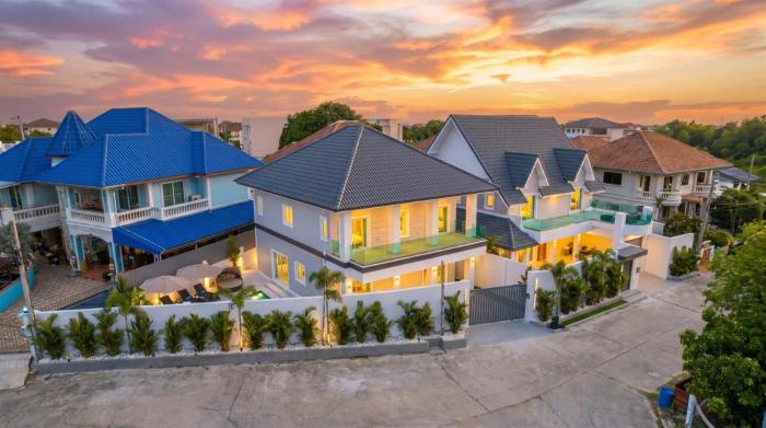 New 2024 - 4BR Pet-Friendly Pool Villa - Jomtien