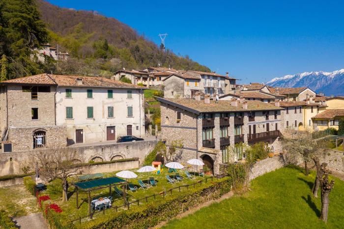 Liano Apartments