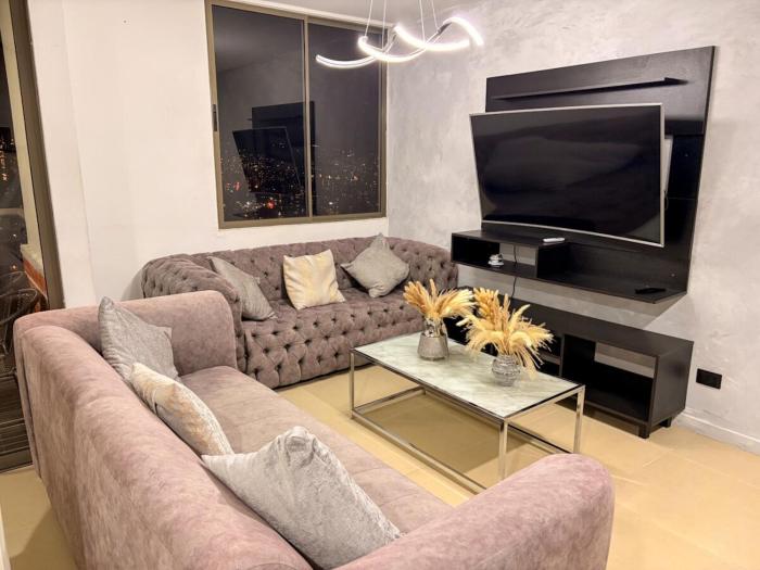 3brDuplex Penthouse with Jacuzzi &AC near Provenza