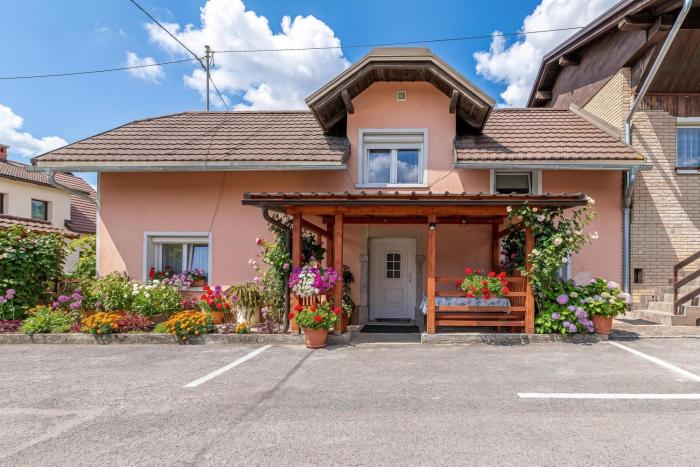 Mržek House with Sauna - Happy Rentals