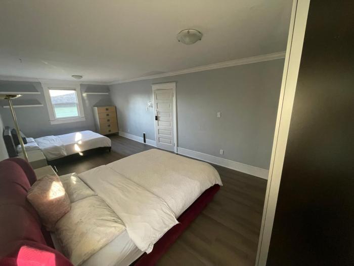 2 queen Beds Over 330 sq ft
