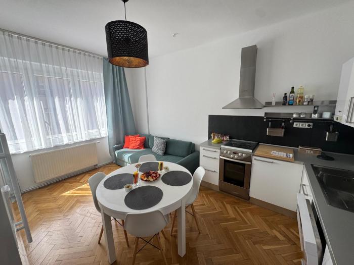 Quiet 2-Bedroom Apartment Close to Prague Center