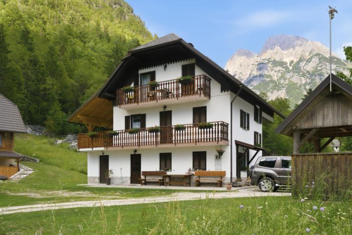 Apartments and rooms Kravanja