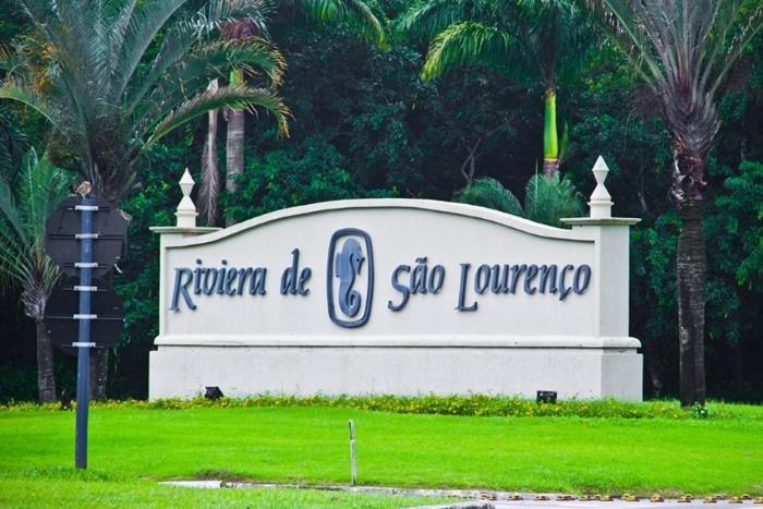 Flat lindo a 120 metros da praia de Riviera de São Lourenço até 4 pessoas