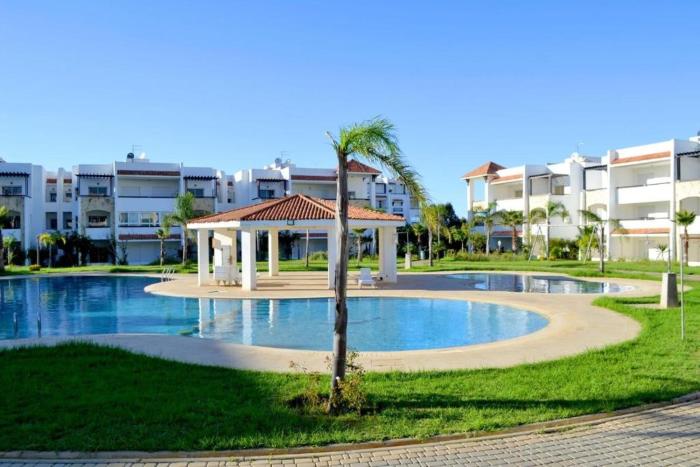 Beautiful apartment with pool, sea & golf view