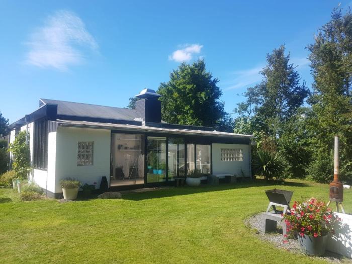 Bungalow Like a Rolling Stone