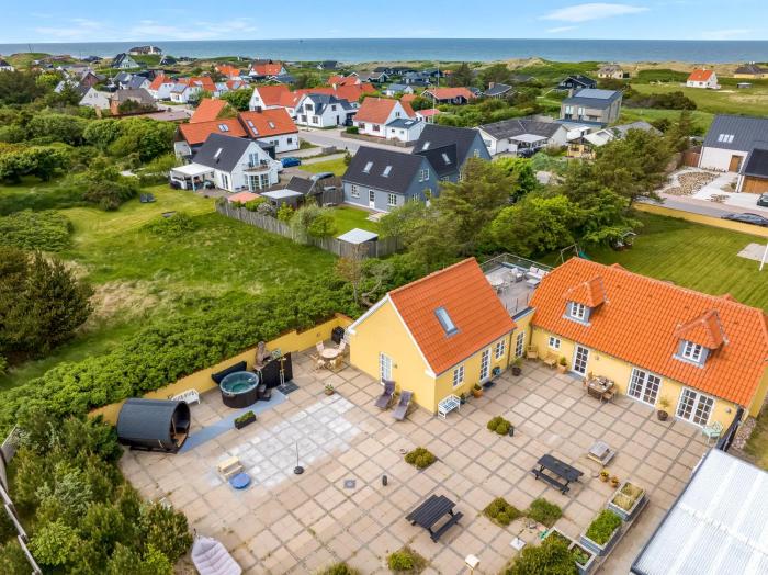 Lovely Holiday Home With Wilderness Bath And Outdoor Sauna, Centrally Located In Klitmøller