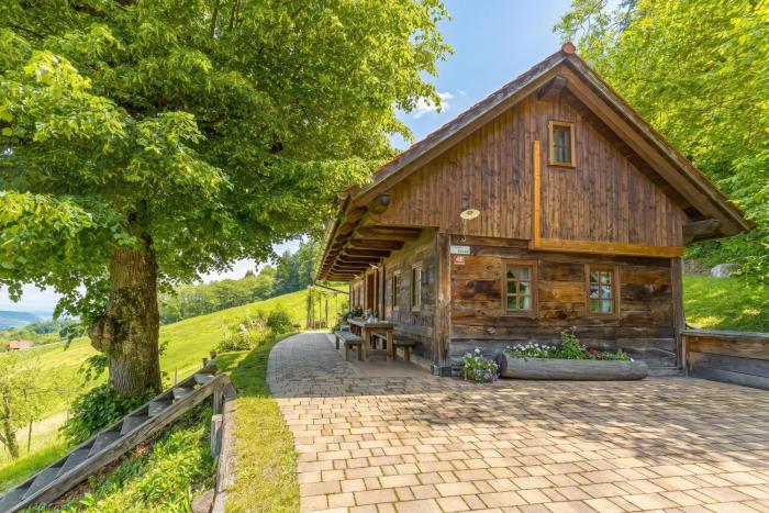 Rustic House With Lovely View - Happy Rentals